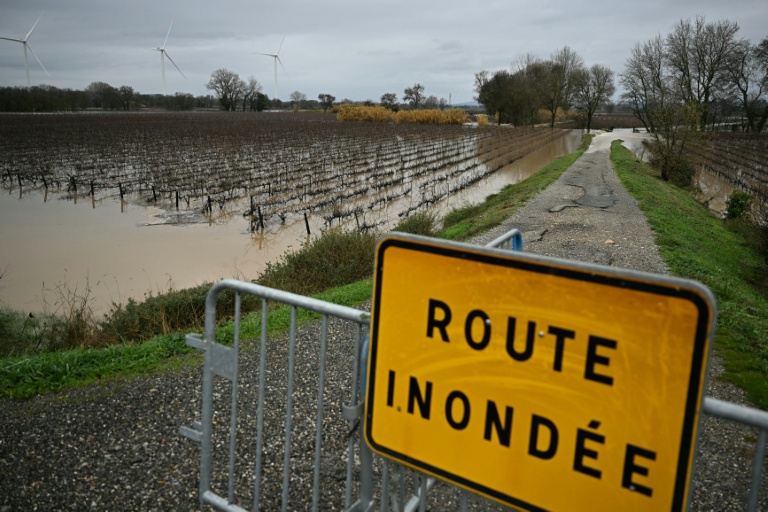 Une route inondée à Coursan, le 19 janvier 2026 dans l'Aude
