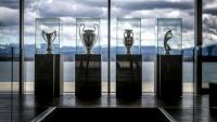 Les trophées de la Ligue des champions féminines, de la Ligue des champions, de l'Euro masculi et de l'Euro féminin, les quatre principales compétitions organisées par l'UEFA, le 23 février 2024 au siège de la confédération européenne à Nyon (Suisse). Opposée au projet de société commerciale de la Fifa, l'UEFA menace de boycotter les prochaines Coupes d monde
