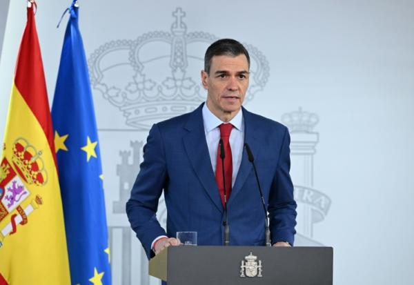 Photo diffusée par La Moncloa, le 4 mars 2026, du Premier ministre espagnol Pedro Sánchez lors d'une déclaration officielle en réponse aux propos du président américain Donald Trump, au palais de La Moncloa à Madrid