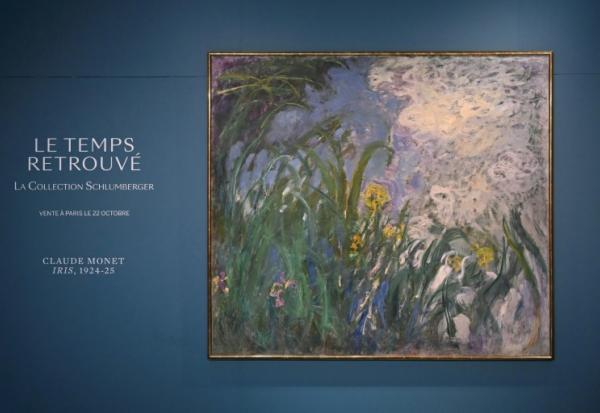 Le tableau *Iris* (1924–1925) du peintre français Claude Monet, lors d’une présentation en avant-première de 28 œuvres impressionnistes issues de la collection Schlumberger, dévoilées le 17 septembre 2026, en amont de leur vente prévue le 22 octobre 2026 chez Sotheby’s à Paris