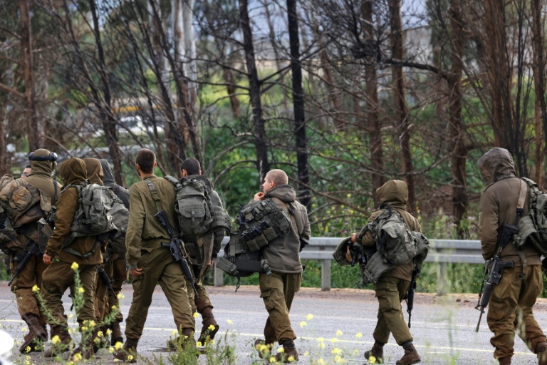 Des soldats israéliens en Haute Galilée, dans le nord d'Israël, à la frontière avec le Liban, le 22 mars 2026 