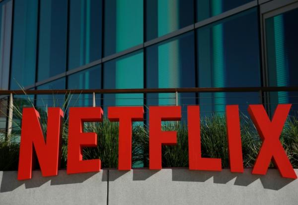 L'actrice et chanteuse française Izïa Higelin va tourner dans une série médicale française pour Netflix où elle incarnera une sage-femme "au coeur d'une maternité sous tension"