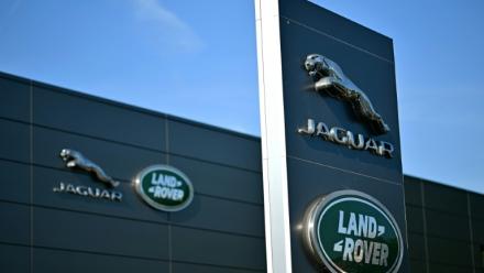 Le constructeur automobile britannique de luxe Jaguar Land Rover (JLR) a annoncé lundi la suppression de 4.000 postes d'ici deux ans, après plusieurs mois de turbulences qui ont fait basculer ses résultats dans le rouge