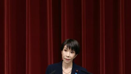 La Première ministre japonaise Sanae Takaichi donne une conférence de presse à Tokyo, le 19 janvier 2026