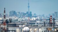 Vue de la zone industrielle de Tokyo, depuis la plateforme d'observation de Kawasaki Marien à Kawasaki, dans la préfecture de Kanagawa, le 17 août 2026 au Japon