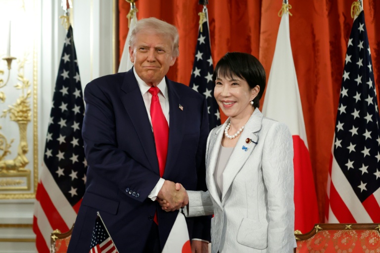 La Première ministre japonaise Sanae Takaichi et le président américain Donald Trump à Tokyo, le 28 octobre 2025