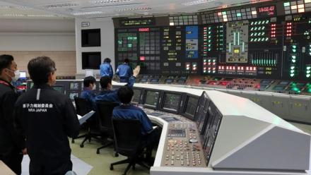Procédure de démarrage du réacteur de l'unité 6 dans la salle de contrôle de la centrale nucléaire de Kashiwazaki-Kariwa dans la préfecture de Niigata, le 21 janvier 2026 au Japon