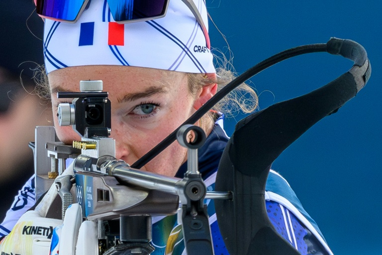 Lou Jeanmonnot participe au relais mixte 4 x 6km de biathlon, le 8 février 2026 à Anterselva en Italie