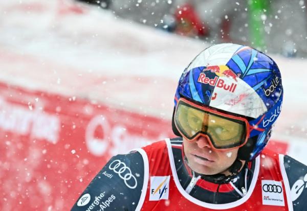 Le skieur français Alexis Pinturault à l'arrivée de la deuxième manche du géant d'Adelboden (Suisse), le 10 janvier 2026