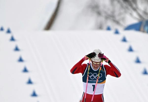 Le fondeur norvégien Johannes Klaebo, vainqueur du 50 km, sa sixième médaille d'or en six courses, aux JO de Milan Cortina, le 21 février 2026 à Lago di Tesero