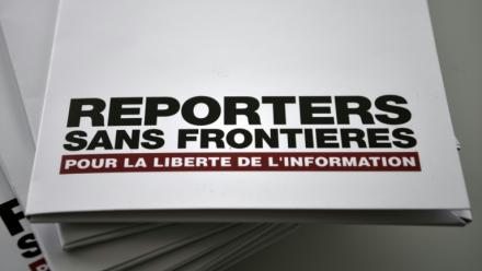 Bandeau noir en Une du journal, message en page d'accueil du site internet ou éditoriaux: plus de 250 médias dans 70 pays participent lundi à une opération pour dénoncer le nombre de journalistes tués à Gaza, à l'appel de Reporter Sans Frontières (RSF) et de l'ONG Avaaz