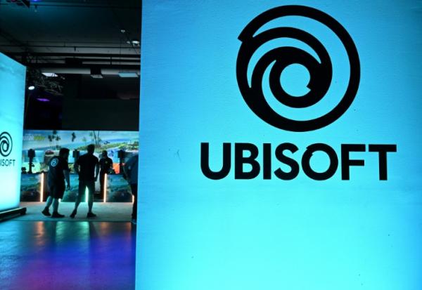 Le géant français du jeu vidéo Ubisoft se réorganise et plonge en Bourse, suscitant l'inquiétude de ses salariés 