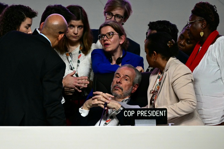 Le président de la COP30 Andre Correa do Lago après une interruption de la session plénière de la COP30 à Belem, Brésil, le 22 novembre 2025