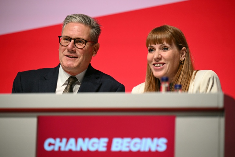 Le Premier ministre britannique Keir Starmer et Angela Rayner, alors sa numéro 2, lors de la conférence annuelle du Labour, à Liverpool, le 22 septembre 2024