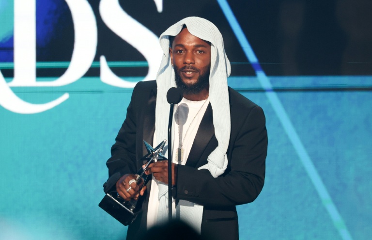 Le rappeur américain Kendrick Lamar remporte le prix de l'album de l'année pour 
