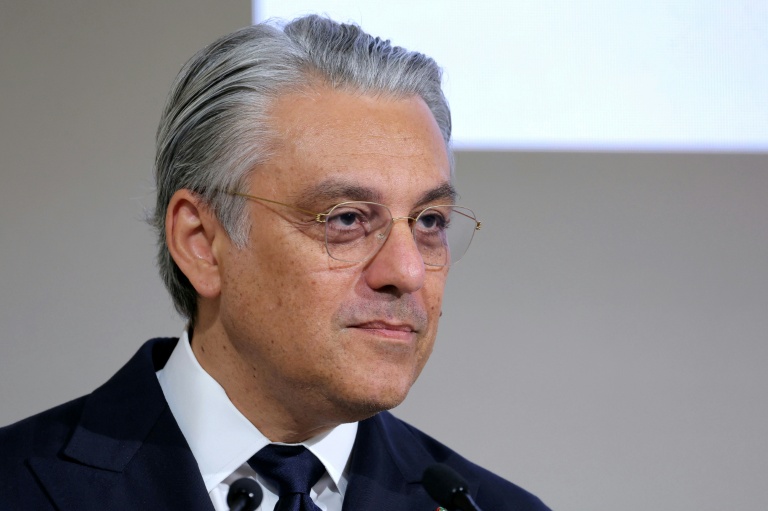 Luca De Meo, nouveau directeur général du groupe français de mode et de luxe Kering, s'exprime lors de l'assemblée générale des actionnaires du groupe, au siège de Kering à Paris, le 9 septembre 2025