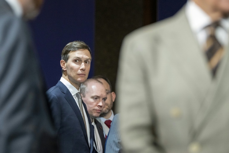 Jared Kushner, gendre du président américain Donald Trump, se rend à une réunion quadripartite entre les Etats-Unis, l'Iran, le Pakistan et le Qatar au complexe hôtelier du Bürgenstock, près du lac des Quatre-Cantons en Suisse, le 21 juin 2026