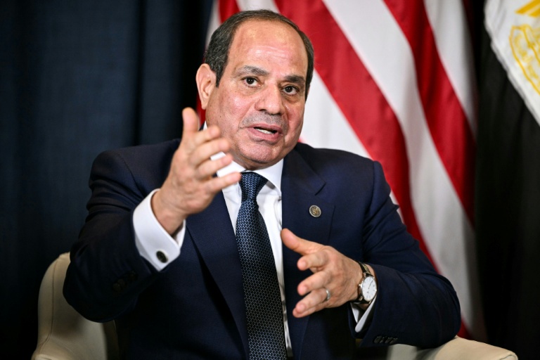 Le président égyptien Abdel Fattah al-Sissi s'exprime lors d'une rencontre bilatérale avec le président américain Donald Trump (non visible) à Davos, en Suisse, le 21 janvier 2026