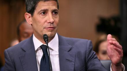 Kevin Warsh, pressenti comme prochain président de la Fed, le 21 avril 2026 lors d'une audition au Sénat 