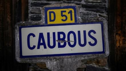 Le panneau du village de Caubous, en Haute-Garonne, le 11 mars 2026