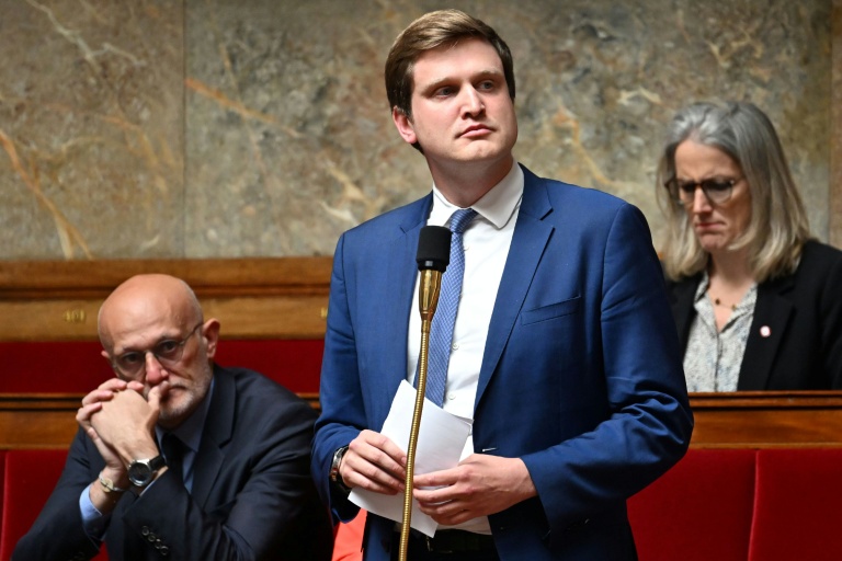 Le député Renaissance Charles Rodwell lors d'une séance de questions au gouvernement à l'Assemblée, le 16 mai 2023 à Paris