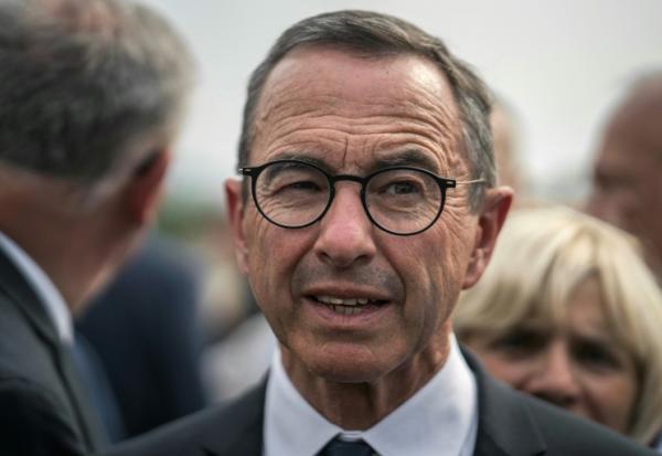 Le ministre de l'Intérieur Bruno Retailleau visite le 6 août 2025 le poste de commandement des secours établi à Saint-Laurent-de-la-Cabrerisse, dans l'Aude