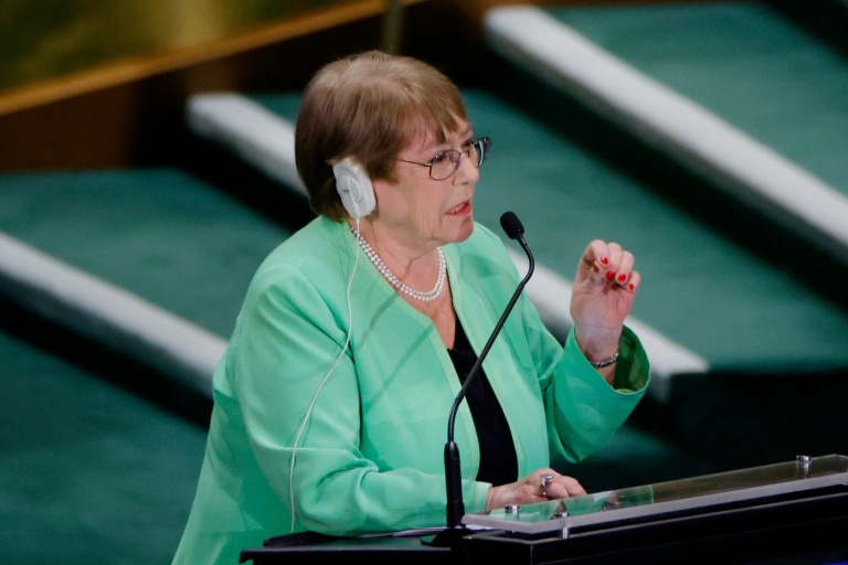 L'ancienne présidente du Chili et candidate au poste de secrétaire générale des Nations unies, Michelle Bachelet, prend la parole lors d'un débat durant une séance plénière de l'Assemblée générale de l'ONU à New York, le 23 juillet 2026