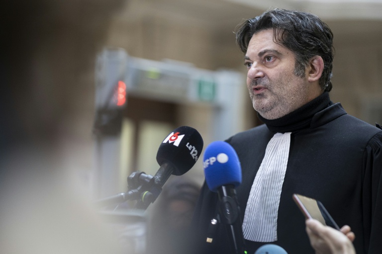  Randall Schwerdorffer L'avocat de Frédéric Péchier s'exprime devant la presse après la condamnation de son client, le 18 décembre 2025 au tribunal de Besançon