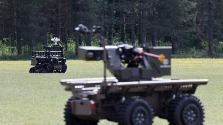 Des robots expérimentaux de combat le 6 mai 2025 lors du challenge CoHoMa organisé à Beynes, en région parisienne