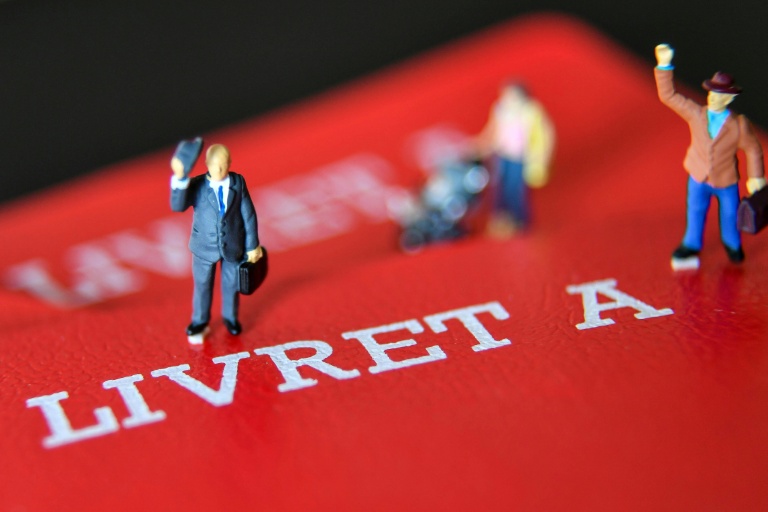 Alors que le taux du Livret A va baisser à 1,5% au 1er février, les contrats d'assurance vie vont être un peu plus rémunérateurs pour les épargnants que l'année précédente