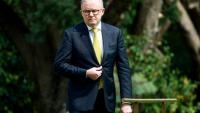 Le Premier ministre australien Anthony Albanese arrive pour une cérémonie, le 11 février 2026 à Canberra
