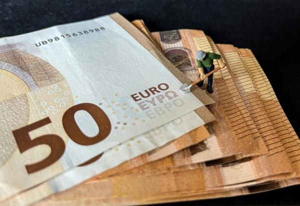 Le patrimoine financier des Français reste largement investi en assurance vie, loin devant les produits d'épargne réglementée comme le Livret A, sans oublier les centaines de millions d'euros dormant sur les comptes courants