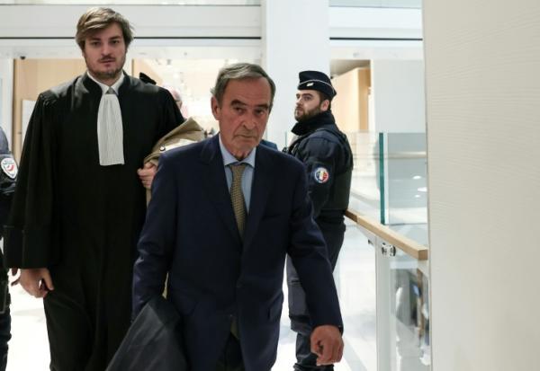 L'ancien PDG de Lafarge, Bruno Lafont, arrive au tribunal correctionnel de Paris le 13 avril 2026