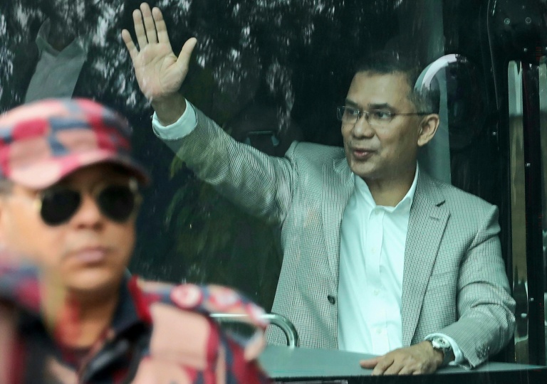 Tarique Rahman, président par intérim du Parti nationaliste du Bangladesh (BNP) et fils de l'ancienne cheffe du gouvernement Khaleda Zia, s'adresse à ses partisans lors d'un rassemblement après son arrivée à Dacca, le 25 décembre 2025 au Bangladesh