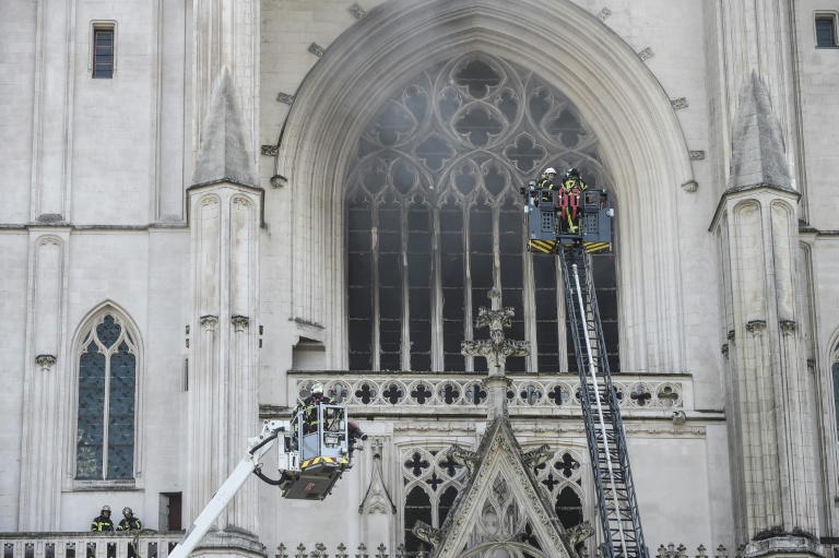 La cathédrale Saint-Pierre-et-Saint-Paul incendiée à Nantes le 18 juillet 2020