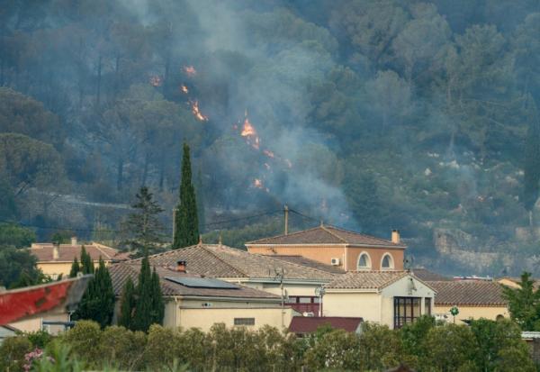 Un incendie proche des habitations à Bizanet, le 29 juin 2025