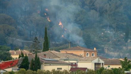 Un incendie proche des habitations à Bizanet, le 29 juin 2025