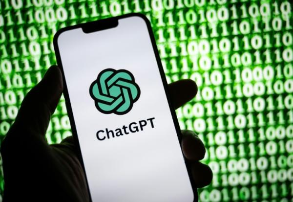 L'utilisation désormais massive des assistants d'intelligence artificielle (IA) crée un point d'entrée pour les pirates informatiques qui peuvent donner leurs propres instructions à votre chatbot pour voler vos données, les effacer ou les modifier