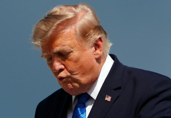 Le président américain Donald Trump descend d'Air Force One à Morristown, dans le New Jersey, le 31 juillet 2026