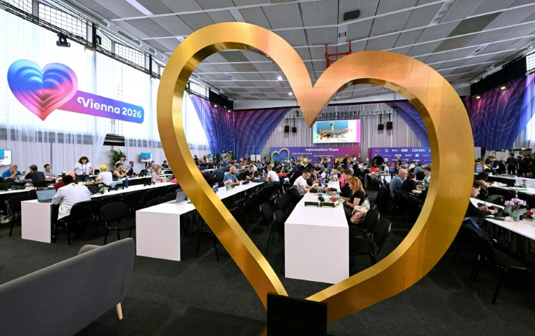Des journalistes travaillent au centre de presse du Concours Eurovision de la chanson 2026 (ESC) à Vienne, en Autriche, le 11 mai 2026, à la veille de la première demi-finale du concours