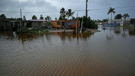 Une zone indonée après le passage de l'ouragan Polo à Puerto Sans Carlos, en Basse-Californie du Sud, le 29 septembre 2026 au Mexique