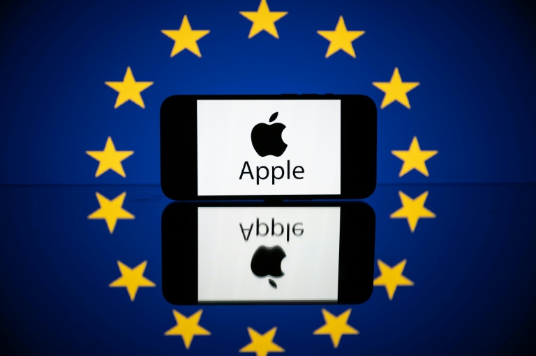 La Commission européenne a salué mardi la décision du géant de la tech américain Apple de se conformer à certaines dispositions d'une loi européenne régulant les marchés du numérique