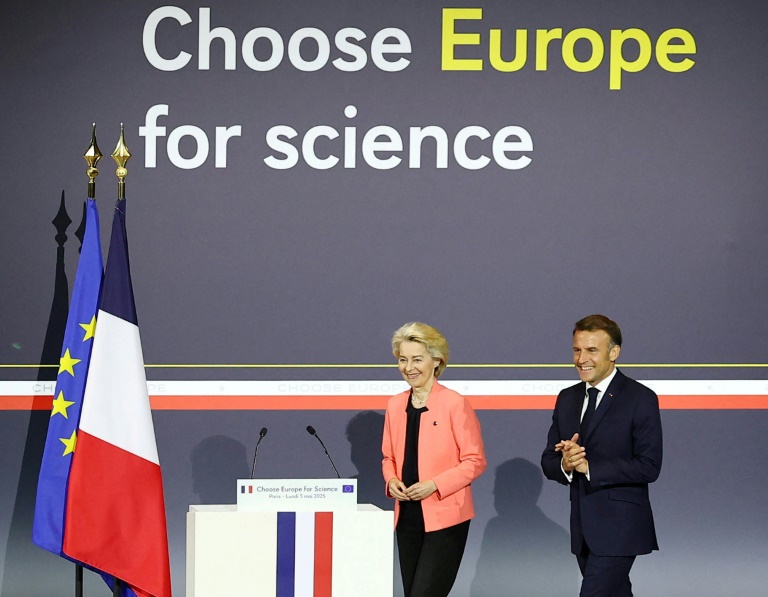 Le président Emmanuel Macron et la présidente de la Commission européenne, Ursula von der Leyen lors de la conférence