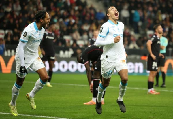Pierre-Emerick Aubameyang et Mason Greenwood (à droite) ont été les principaux artisans de la victoire de Marseille (5-1) à Nice, le 21 novembre 2025 