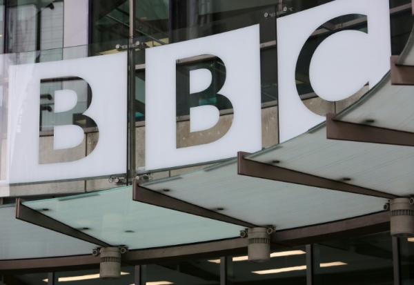 La BBC accuse Donald Trump de traîner les pieds dans sa procédure en diffamation contre le groupe audiovisuel public britannique