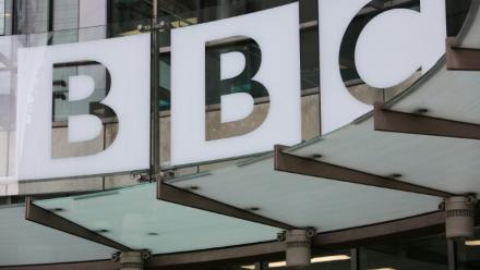 La BBC accuse Donald Trump de traîner les pieds dans sa procédure en diffamation contre le groupe audiovisuel public britannique