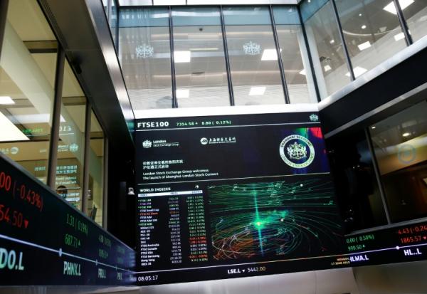 Un écran dans la bourse de Londres, le 17 juin 2019