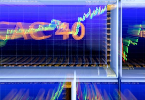 Photo illustrant l'indice CAC 40 prise dans les locaux de l'opérateur boursier européen Euronext dans le quartier de La Défense, près de Paris, le 27 avril 2018