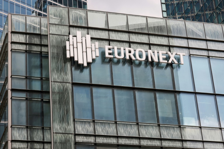 L'indice vedette CAC 40 de la Bourse de Paris reprend son souffle lundi matin, après les gains de la semaine précédente