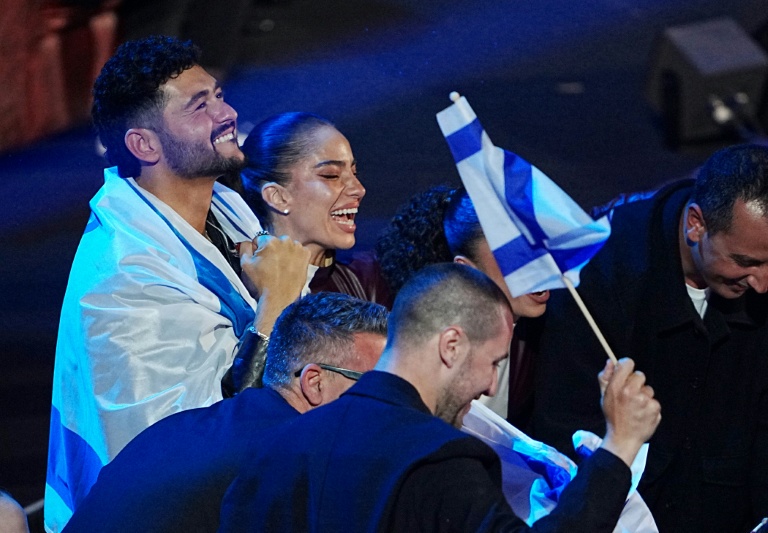 Le candidat israélien Noam Bettan à l'annonce des résultats de la finale de l'Eurovision à Vienne en Autriche, le 16 mai 2026.